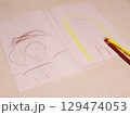 3歳の子供が色鉛筆で描いた絵 129474053