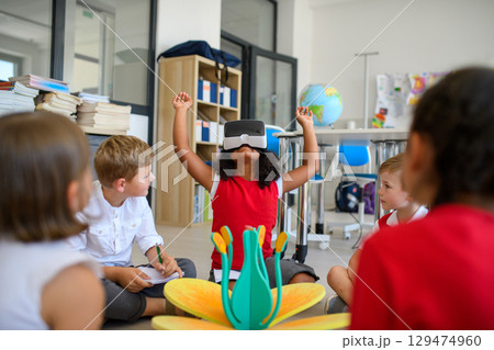 Interactive science teaching with children in primary class. Interactive science teaching with children in primary class. 129474960