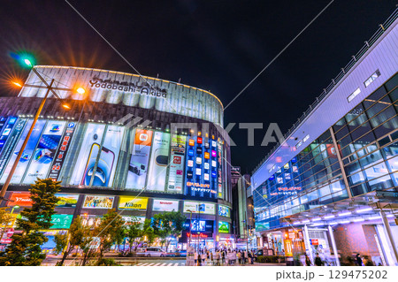 日本の東京都市景観8月 夜でも若者や観光客らで賑わう秋葉原=3日、20時8分 日本の東京都市景観8月 夜でも若者や観光客らで賑わう秋葉原=3日、20時8分 129475202