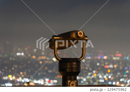 アメリカ グリフィス天文台から望むロサンゼルスのダウンタウンの街並みと夜景 アメリカ グリフィス天文台から望むロサンゼルスのダウンタウンの街並みと夜景 129475962