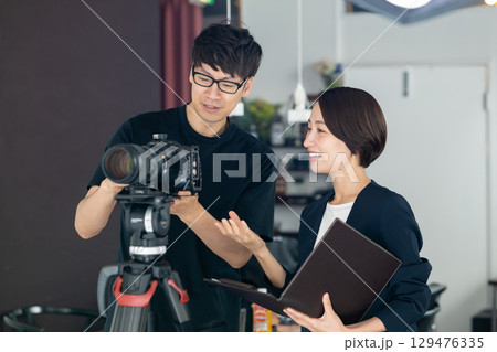 スタジオカメラマン 129476335