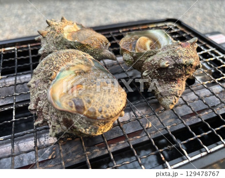 サザエの浜焼き サザエの浜焼き 129478767