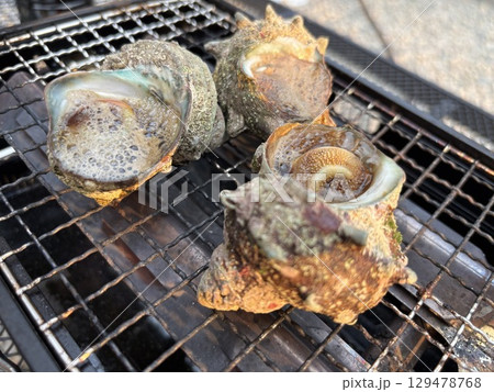 サザエの浜焼き サザエの浜焼き 129478768
