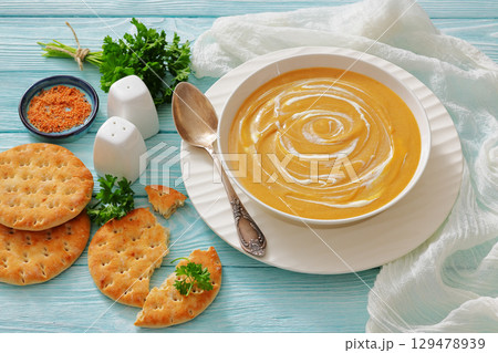roasted parsnip and carrot soup, top view 129478939