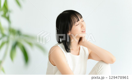 若い日本人女性の美容イメージ 129478961