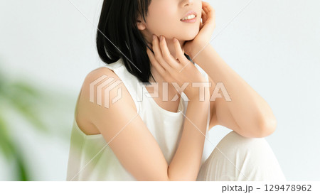 若い日本人女性の美容イメージ 129478962