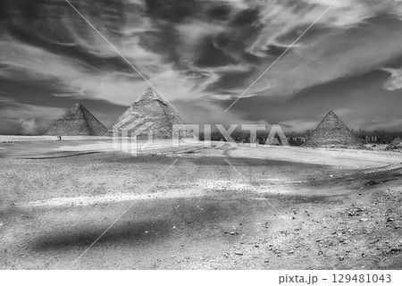 Scenic view over the three main Pyramids of Giza, Egypt 129481043