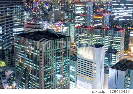 きらめくビル群の夜景 129483430