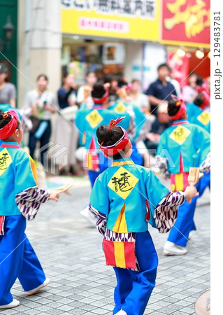帯屋町で踊るよさこい祭り 129483781