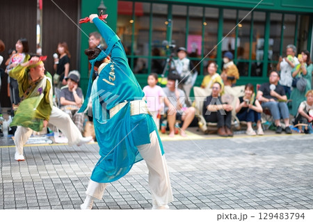 帯屋町で踊るよさこい祭り 129483794