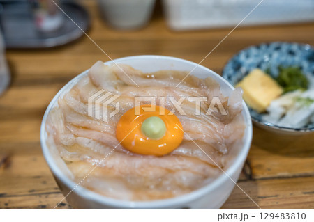 ヒラメの漬け丼 ヒラメの漬け丼 129483810