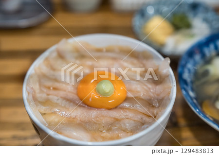 ヒラメの漬け丼 129483813