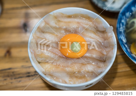 ヒラメの漬け丼 129483815