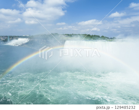 虹のかかるナイアガラの滝とナイアガラ川 / Niagara Falls 虹のかかるナイアガラの滝とナイアガラ川 / Niagara Falls 129485232