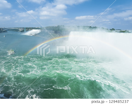 虹のかかるナイアガラの滝とナイアガラ川 / Niagara Falls 虹のかかるナイアガラの滝とナイアガラ川 / Niagara Falls 129485237