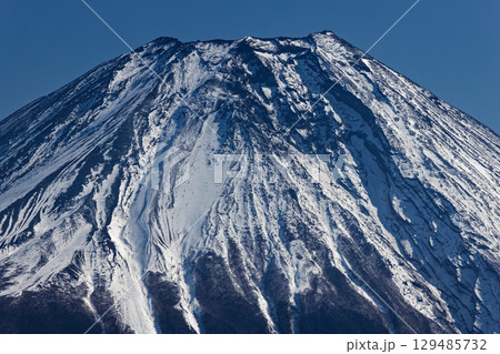 毛無山から見る冬の富士山 129485732
