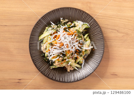 海鮮サラダ（しらす　とびこ　ツナ　わかめ） 129486100