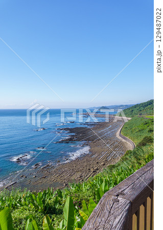 木製デッキから眺める日南海岸の道の駅フェニックス周辺 129487022