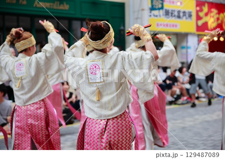 帯屋町で踊るよさこい祭り 129487089