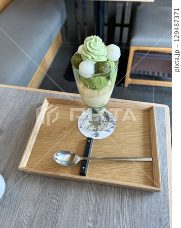 都路里　白玉パフェ　茶寮都路里 大丸東京店　パフェ　 129487371