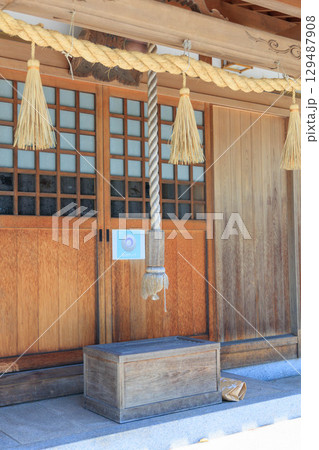 晴天の山之上住吉神社 129487908
