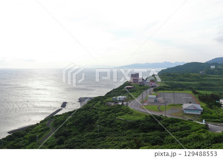 津軽半島の龍飛崎から眺める津軽海峡冬景色歌謡碑、階段国道等南方面の景色（青森県外ヶ浜町） 129488553