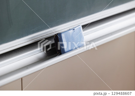 古い教室　黒板消し　レトロな画像 129488607