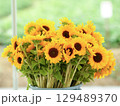 ひまわりの花束 129489370