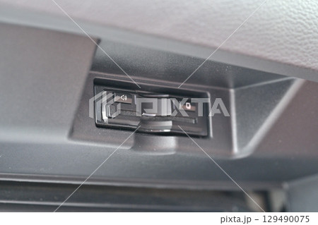 グローブボックス内のETC車載器　ETCカード 129490075