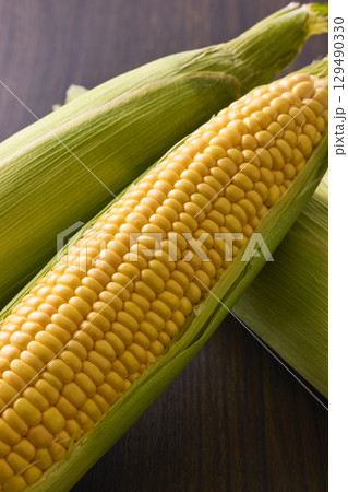 新鮮なとうもろこし 129490330
