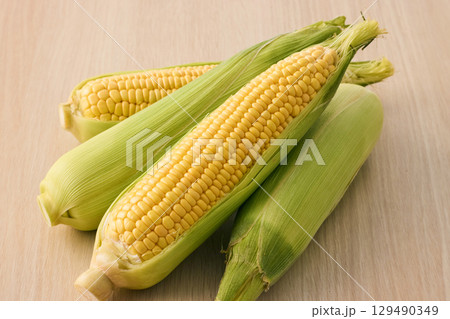 新鮮なとうもろこし 129490349