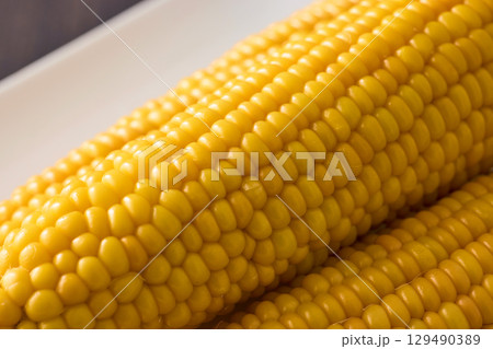湯気が上がったゆでとうもろこし 湯気が上がったゆでとうもろこし 129490389