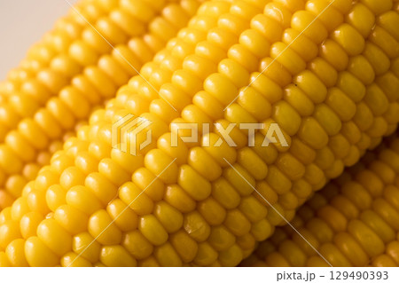 湯気が上がったゆでとうもろこし 湯気が上がったゆでとうもろこし 129490393