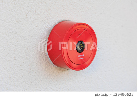 マンションにある火災報知器 129490623