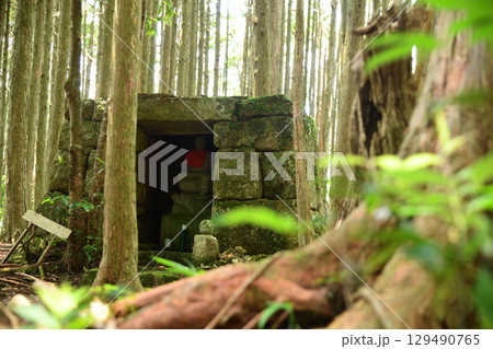 通り峠子安地蔵 【三重県熊野市紀和町】 通り峠子安地蔵 【三重県熊野市紀和町】 129490765