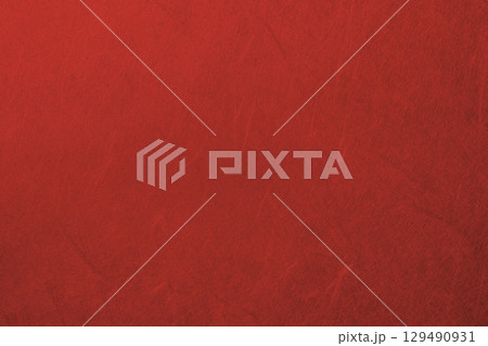 赤色の和紙の背景 129490931