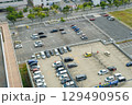 上空から見た都市風景　俯瞰　駐車場　パーキング 129490956