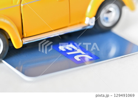 ETCカードとミニカー ETCカードとミニカー 129491069