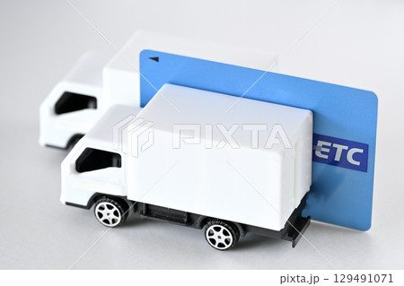 ETCカードとミニカー ETCカードとミニカー 129491071