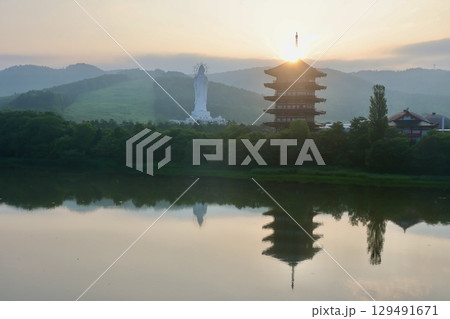 空知川とお寺（北海道・芦別市） 129491671