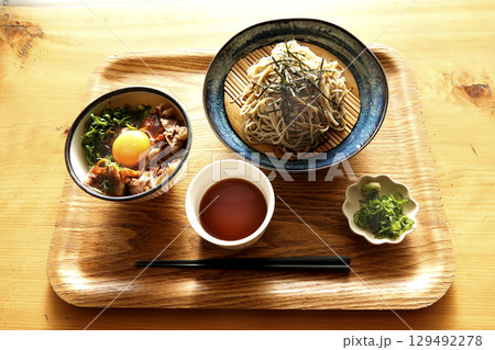 郷土料理 近江牛のねぎ玉ミニ牛丼 十割蕎麦のセット 郷土料理 近江牛のねぎ玉ミニ牛丼 十割蕎麦のセット 129492278