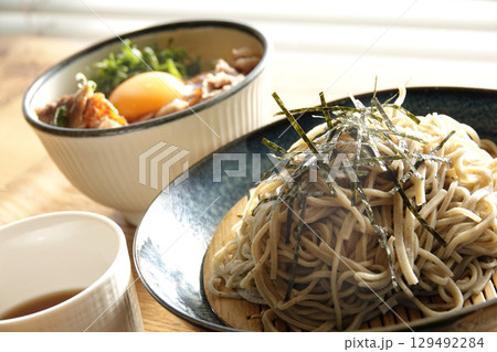 郷土料理 近江牛のねぎ玉ミニ牛丼 十割蕎麦のセット 郷土料理 近江牛のねぎ玉ミニ牛丼 十割蕎麦のセット 129492284