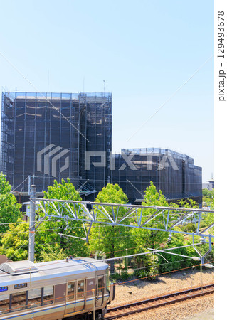 駅前のマンションの改修工事 129493678