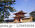 雪化粧した復元中の多賀城南門 129493698