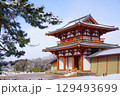 雪化粧した復元中の多賀城南門 129493699