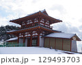 雪化粧した復元中の多賀城南門 129493703