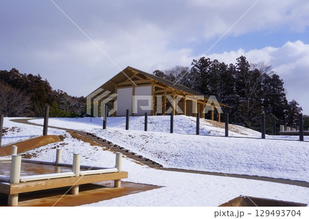 雪化粧した多賀城跡 129493704