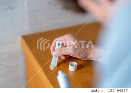 リフォーム　DIY　カウンター　パテ埋め　穴隠し　下地処理　下地調整　パテ処理　店舗改装 129494357