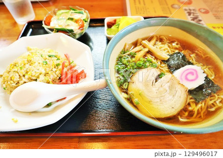 ラーメン半チャーハンセット 129496017