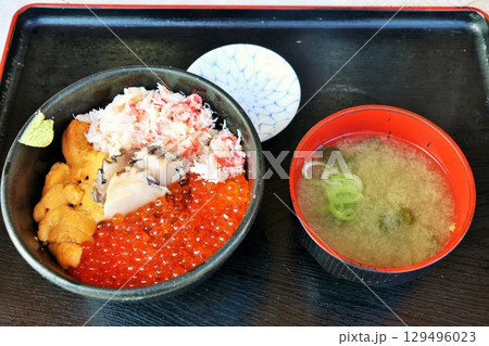 北海道　函館　朝市の海鮮丼 129496023
